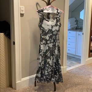 Sleeveless mid length black and white flora dress